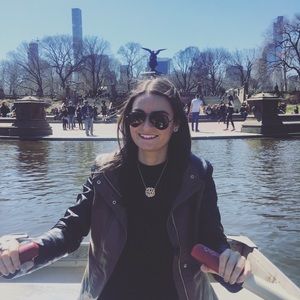 Meet your Posher, Lauren